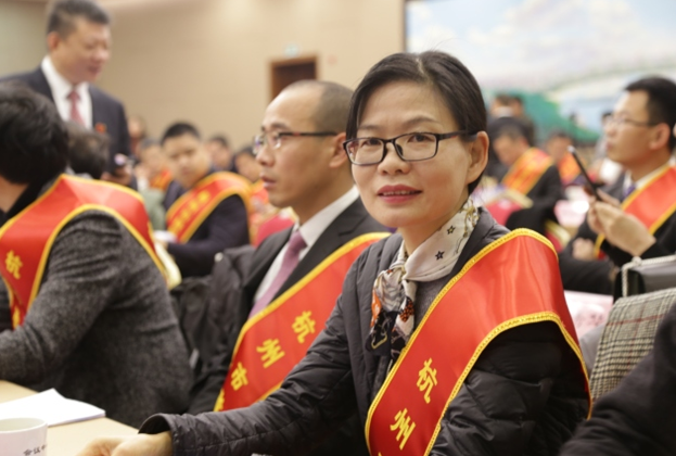 热烈祝贺杭州简悦服饰技术总监王小英女士荣获杭州市首席技师称号