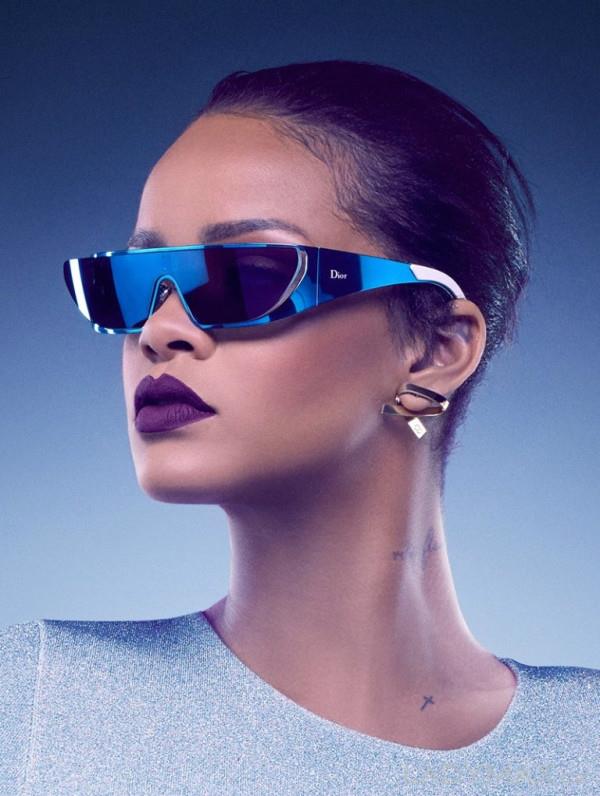 Rihanna与Dior合作款太阳镜 未来感十足才能横扫时尚圈