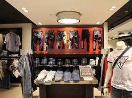 牛仔品牌Guess遭欧盟重磅罚款 盘后股价暴跌15%