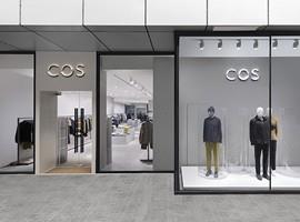 COS全球首间男装店北京三里屯开业 店内设有顾客休息区