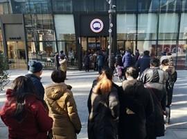 天气太冷 加拿大鹅外套美国遭抢劫 引起民众争议