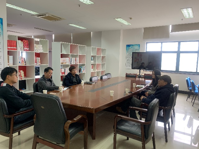 杭州市服装行业协会秘书处及1949设计公社、喜得宝传媒等会员单位赴浙江理工大学科技与艺术学院、浙江经贸职业技术学院等院校洽谈在校学生实习培训、毕业就业等事宜。